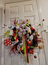 Load image into Gallery viewer, Grinch Wreath