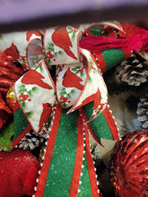 Load image into Gallery viewer, Cardinal Christmas Wreath