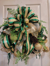 Load image into Gallery viewer, Christmas Wreath in Green and Gold
