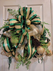 Christmas Wreath in Green and Gold