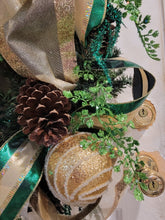 Load image into Gallery viewer, Christmas Wreath in Green and Gold
