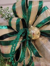 Load image into Gallery viewer, Christmas Wreath in Green and Gold
