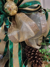 Load image into Gallery viewer, Christmas Wreath in Green and Gold
