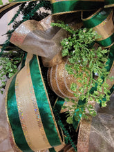 Load image into Gallery viewer, Christmas Wreath in Green and Gold
