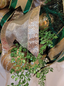 Christmas Wreath in Green and Gold