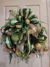 Load image into Gallery viewer, Christmas Wreath in Green and Gold
